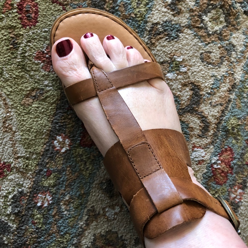 Born sandals